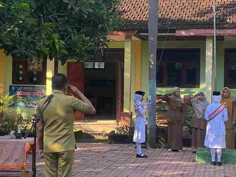 Kegiatan Rutin Upacara Bendera Hari Senin