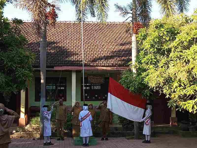 Kegiatan Rutin Upacara Bendera Hari Senin