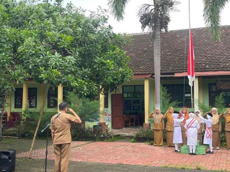 Kegiatan Rutin Upacara Hari Senin